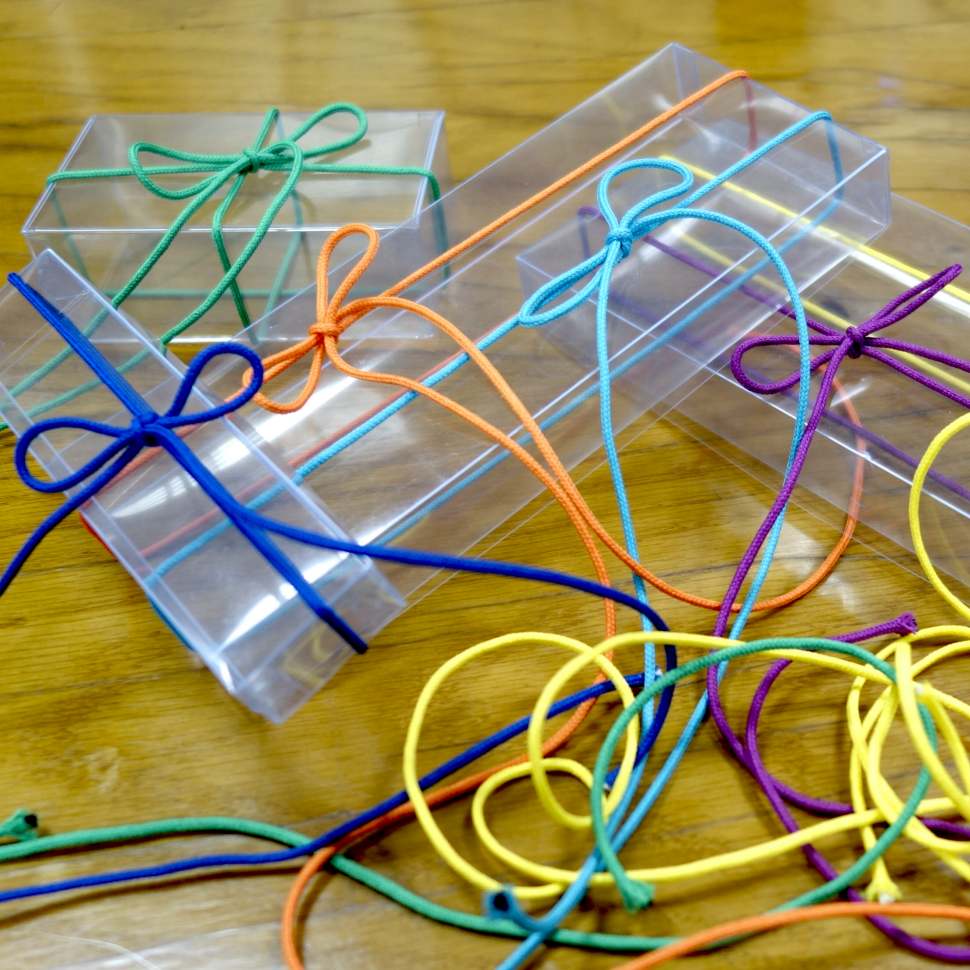 ribbon stretch loops for packaging